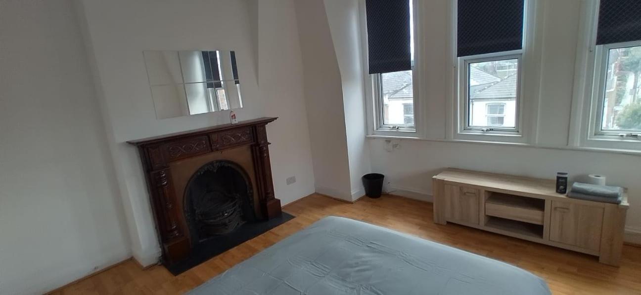 Privatunterkunft Massive Double In Manor House Zone 2 London