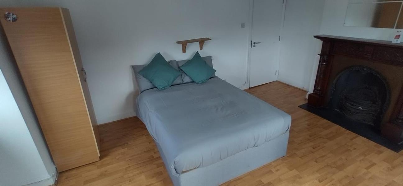Massive Double In Manor House Zone 2 Privatunterkunft