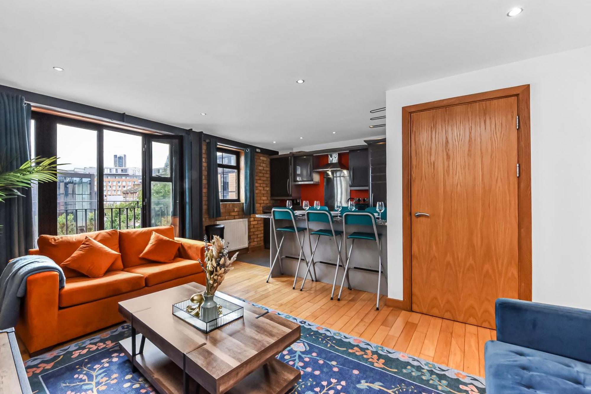 Stylish 2-bed In Apartment London