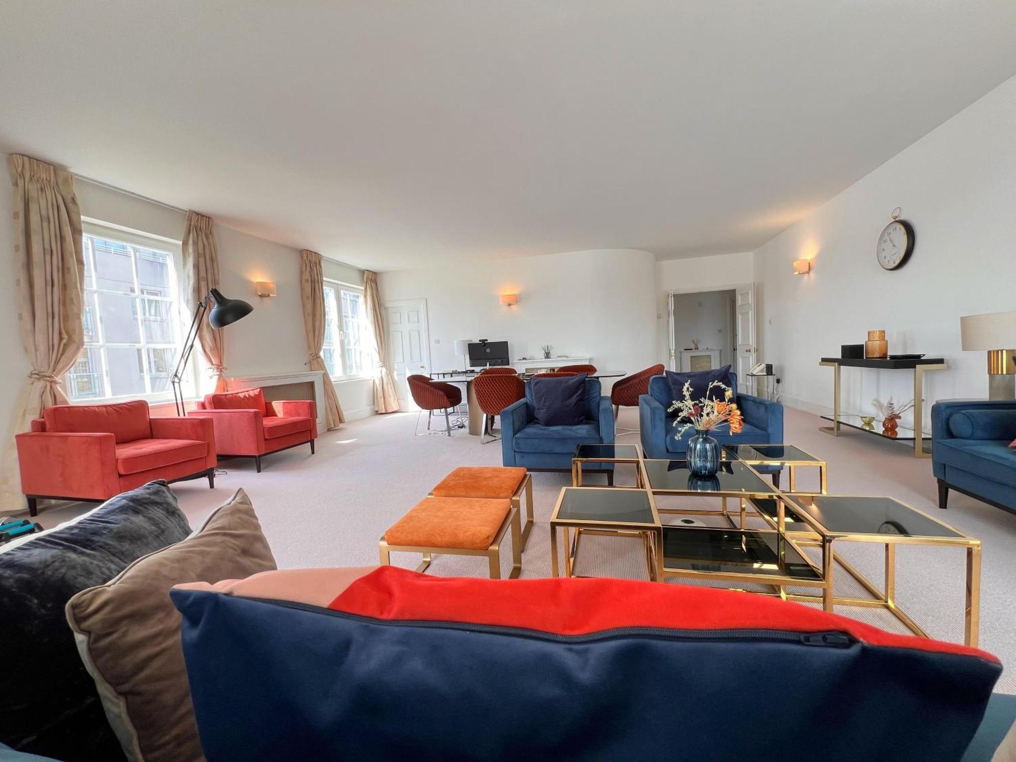 Apartment Charming 3-bed In Central *