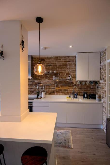 Modern In The Heart Of * Londres