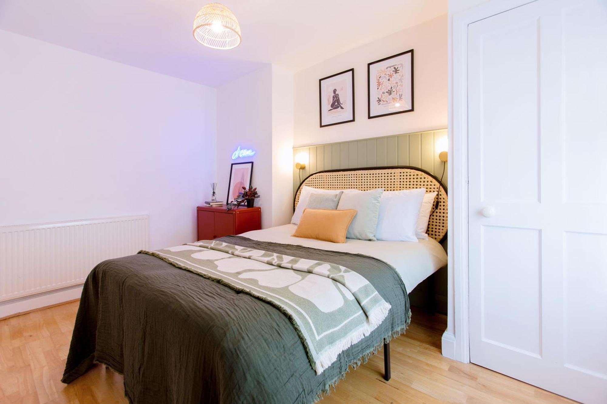 Holiday home 3-bed House - Next To Olympic Park & Westfield London