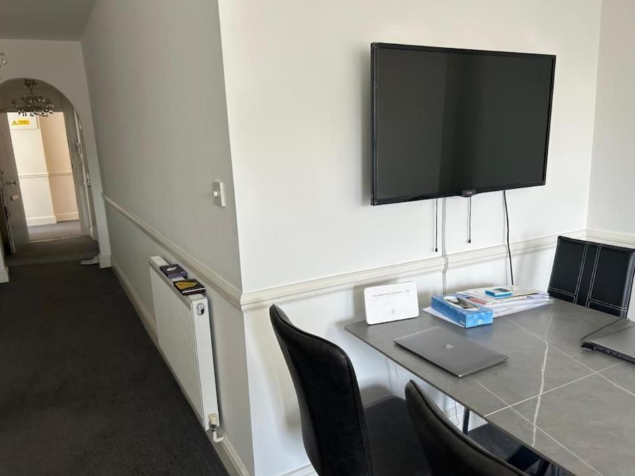 Elegant Flat In St Johns Wood Apartment *