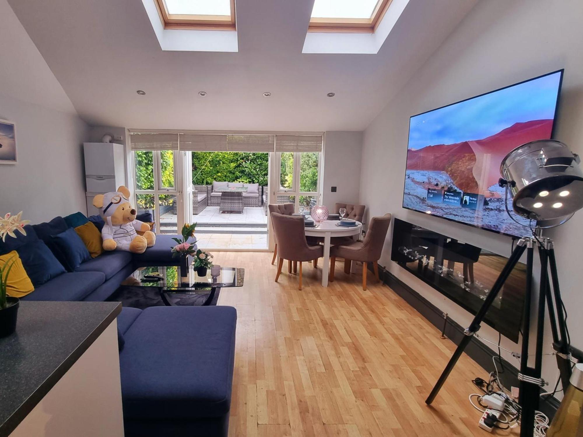Hospedagem domiciliar Chic Double Room, 20 Mins To London, Supermarkets, Shops, Bars, Metro Few Mins Walk Londres
