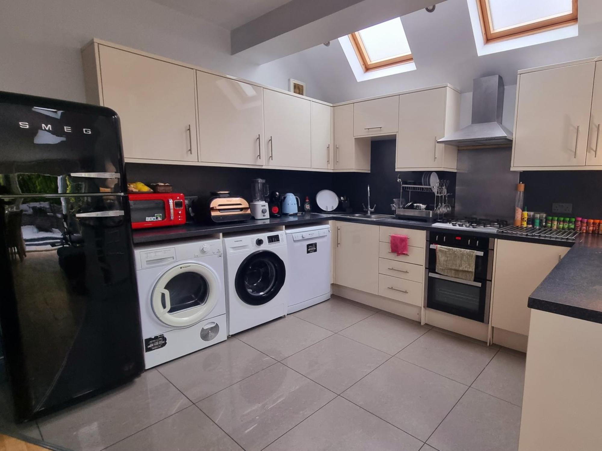 Chic Double Room, 20 Mins To London, Supermarkets, Shops, Bars, Metro Few Mins Walk Hospedagem domiciliar