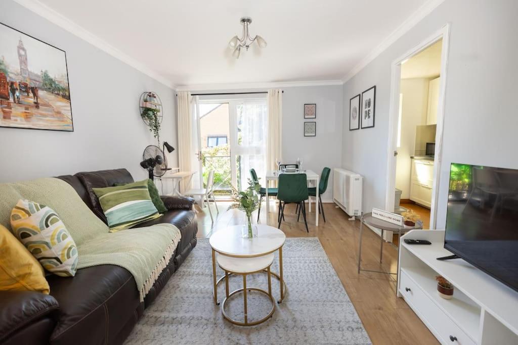 Apartment Tranquil 2 Bed Near Downtown & Free Parking London