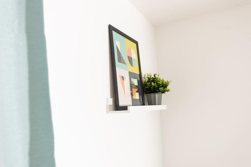Tranquil 2 Bed Near Downtown & Free Parking London