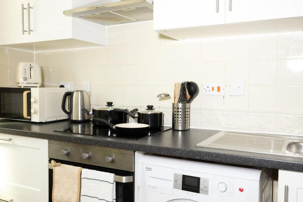 Tranquil 2 Bed Near Downtown & Free Parking
