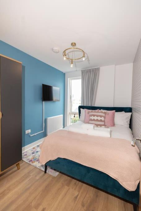 Stylish 3 Bed Near Downtown & Free Parking Apartamento Londres