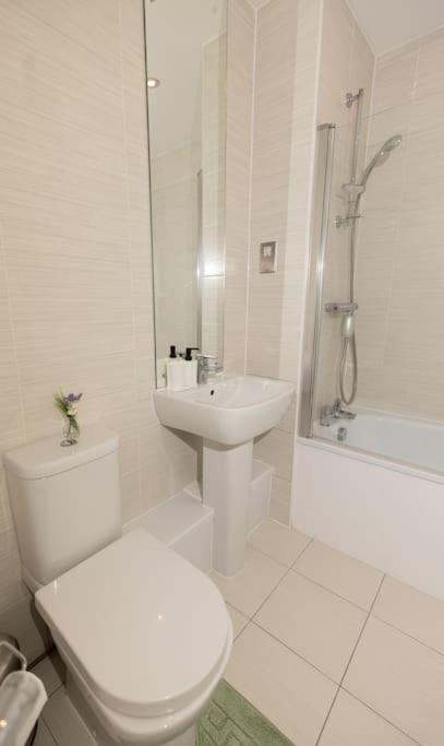 Apartamento Stylish 3 Bed Near Downtown & Free Parking *