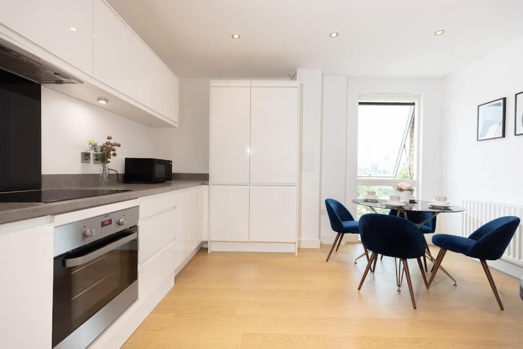 Stylish 3 Bed Near Downtown & Free Parking Apartamento Londres