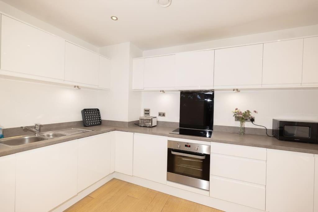 Stylish 3 Bed Near Downtown & Free Parking Apartamento Londres