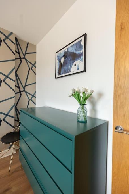 Apartamento Stylish 3 Bed Near Downtown & Free Parking Londres
