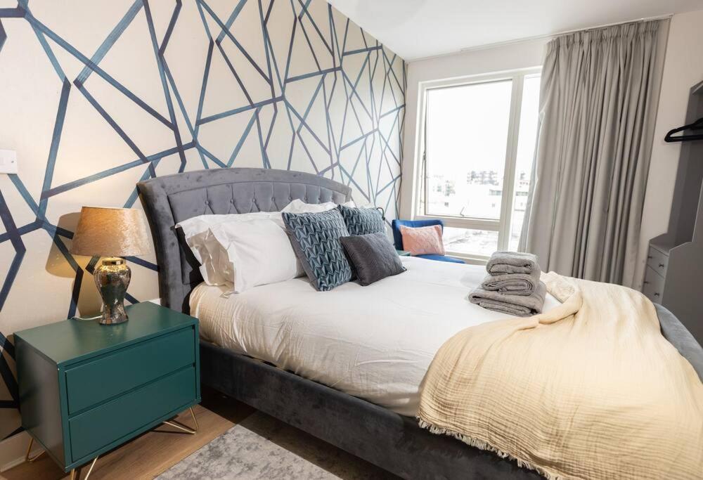 Apartamento Stylish 3 Bed Near Downtown & Free Parking Londres