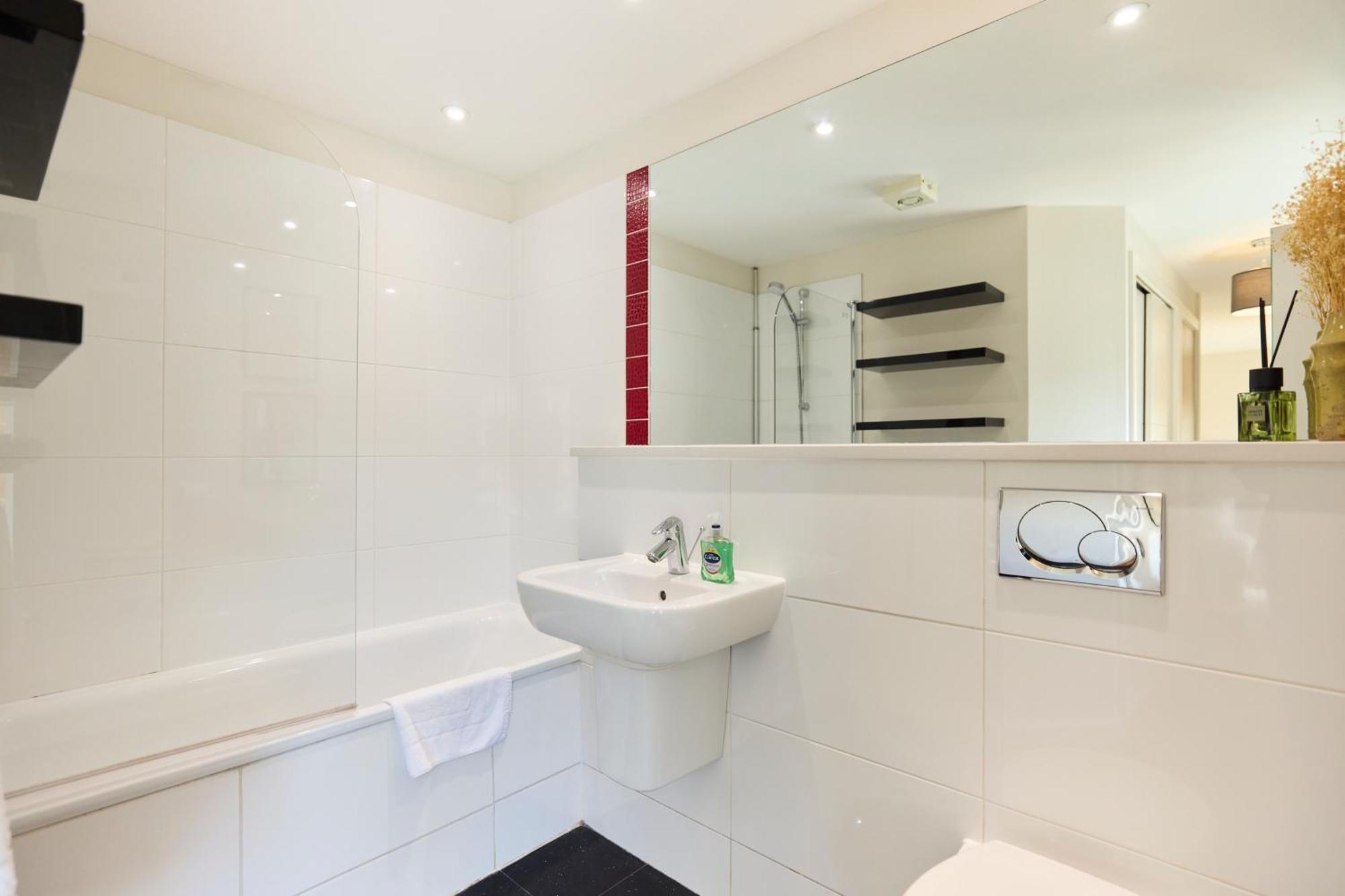 The Brick Lane Arms - Breathtaking 2bdr Penthouse With Balcony *