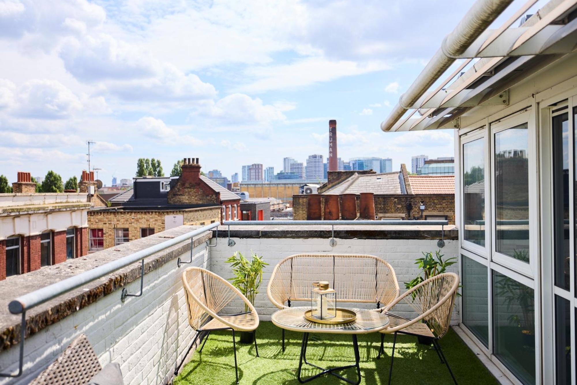 The Brick Lane Arms - Breathtaking 2bdr Penthouse With Balcony Apartment