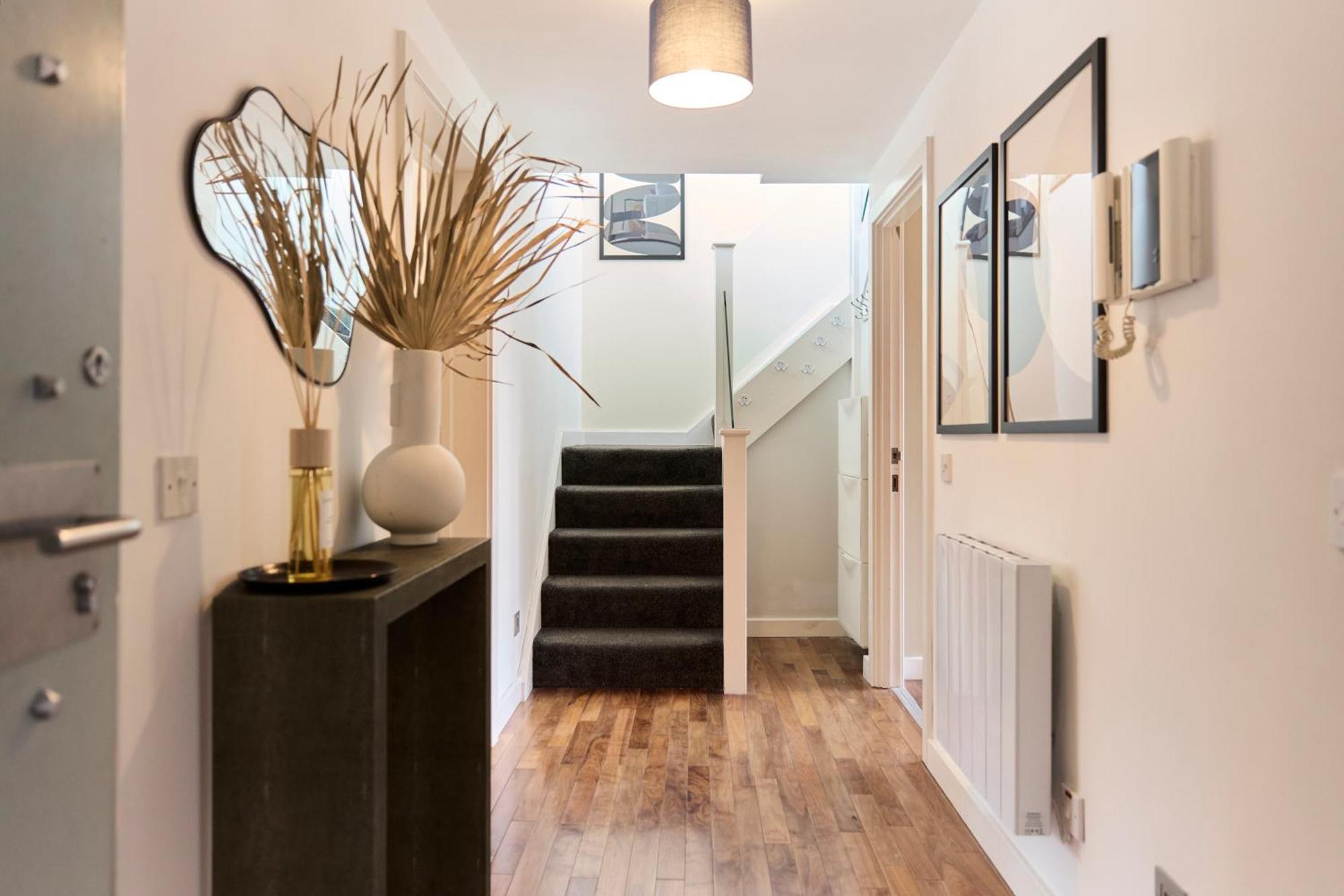 The Brick Lane Arms - Breathtaking 2bdr Penthouse With Balcony Apartment *