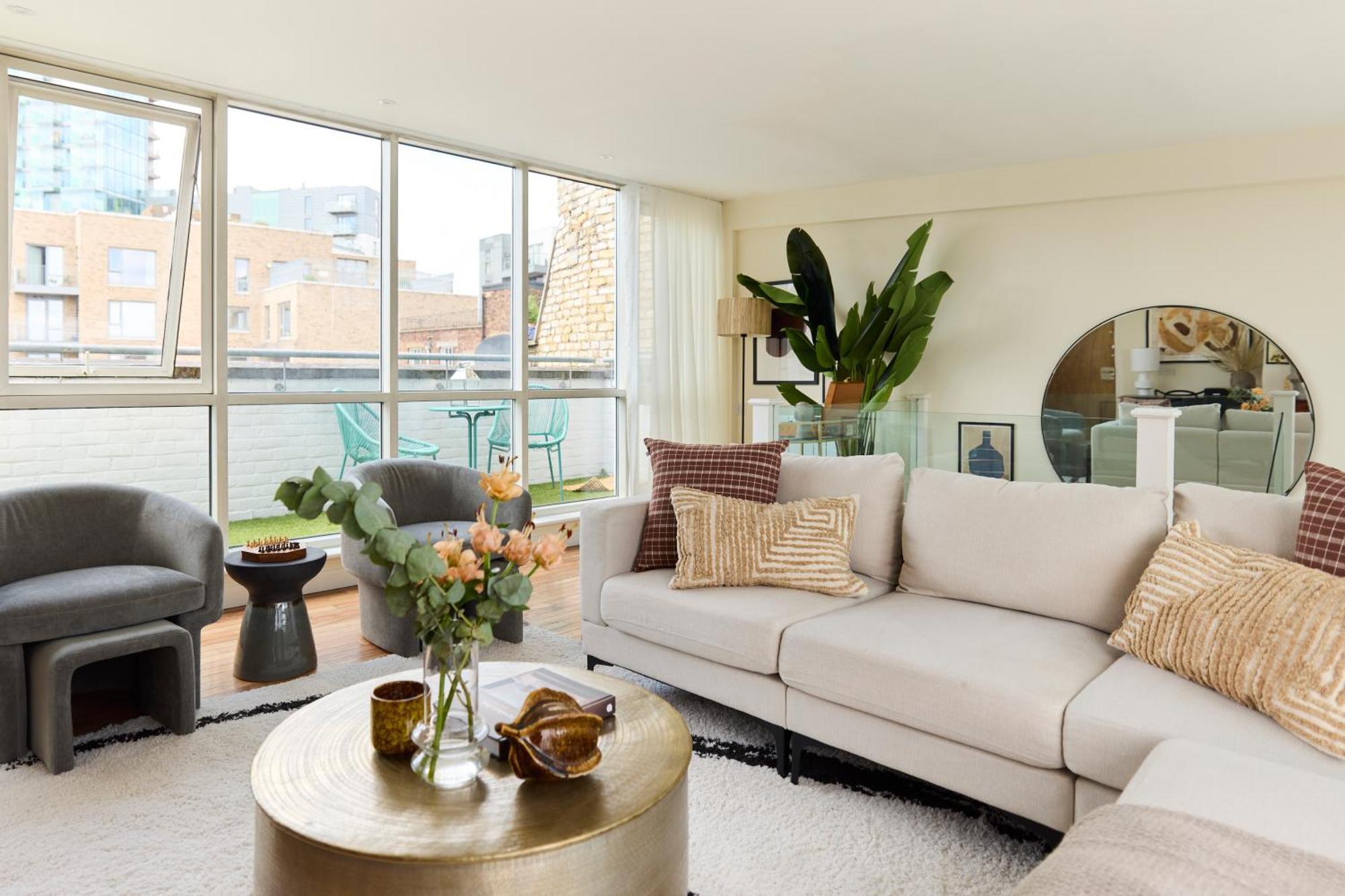 The Brick Lane Arms - Breathtaking 2bdr Penthouse With Balcony Apartment