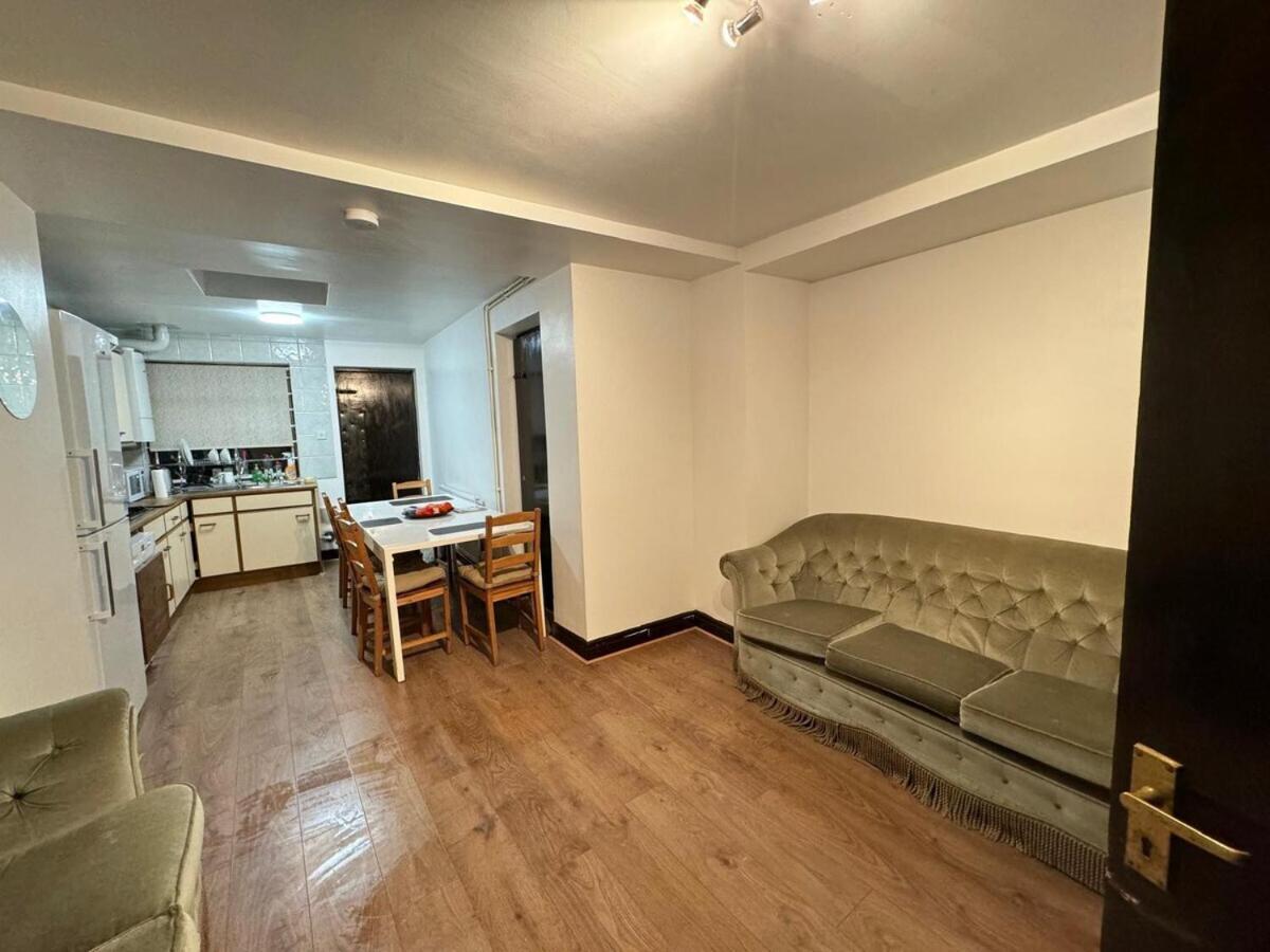 Stockwell Station Apartment London