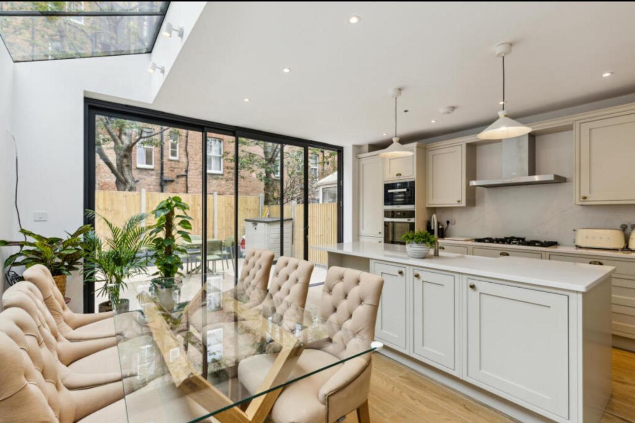 Stylish & Spacious 4 Beds House Holiday home *
