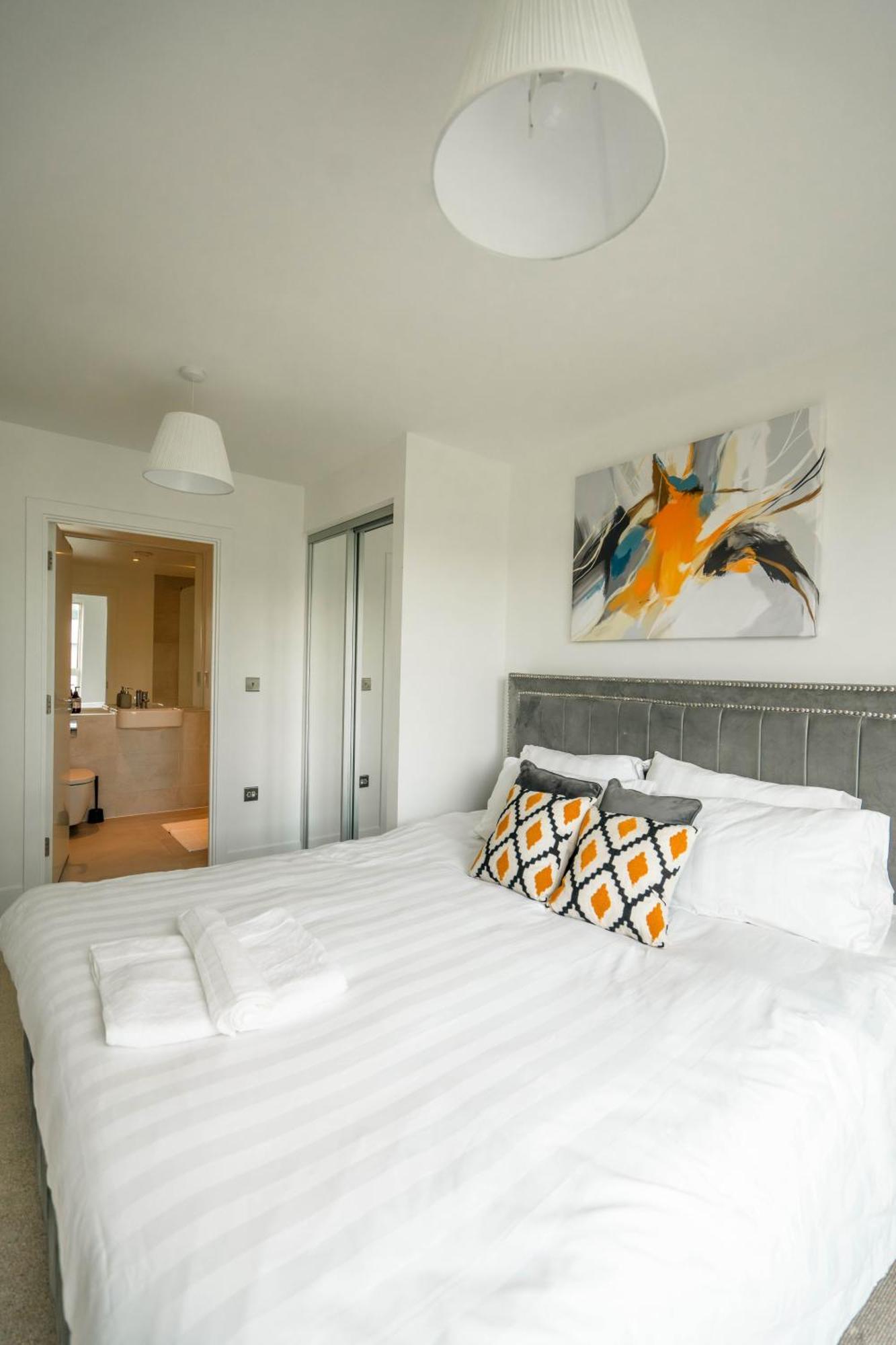 Abodess Near Wembley - 2bdr With Super King, Secure Free Parking & Balcony Views London