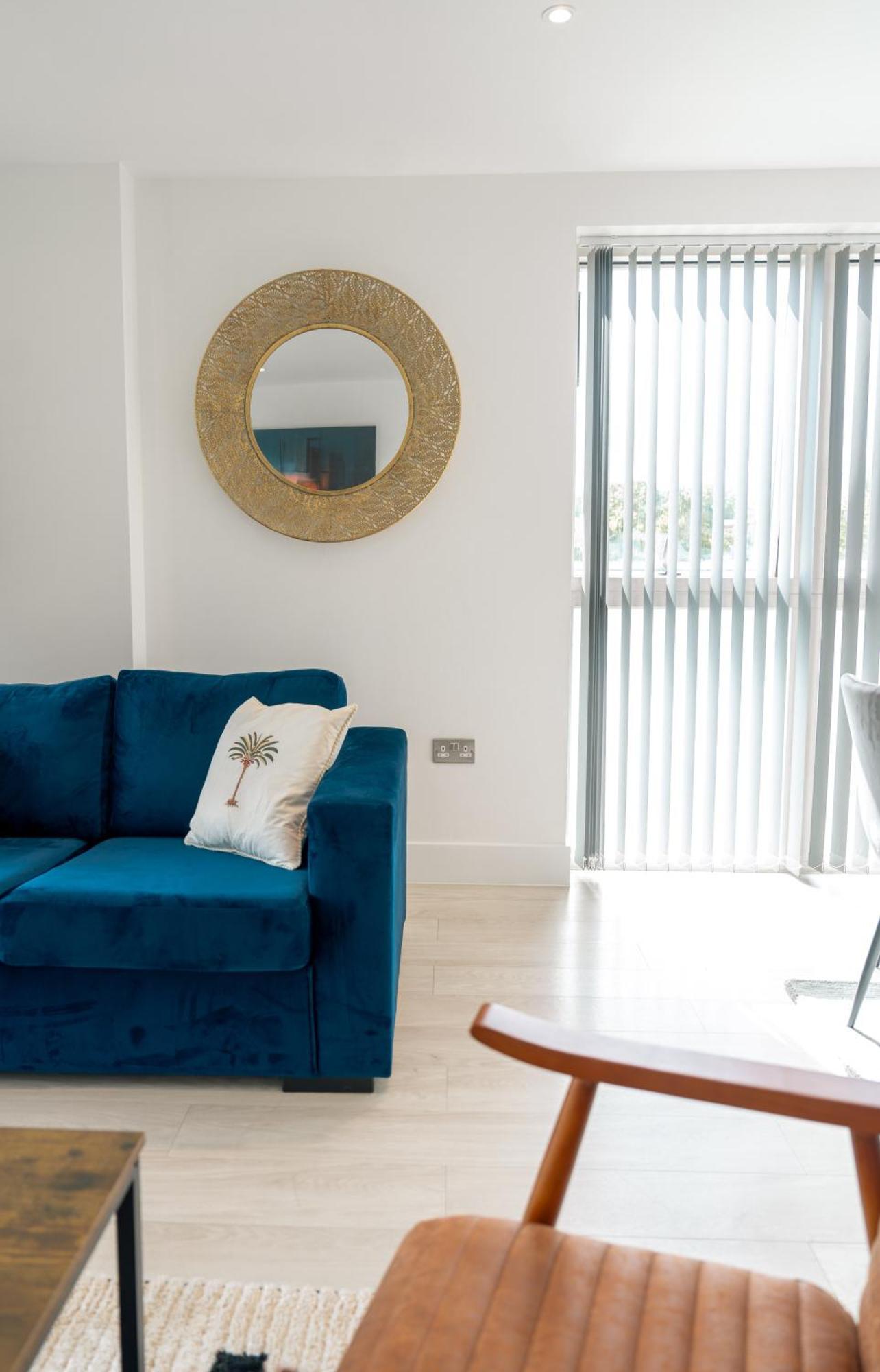 Apartment Abodess Near Wembley - 2bdr With Super King, Secure Free Parking & Balcony Views