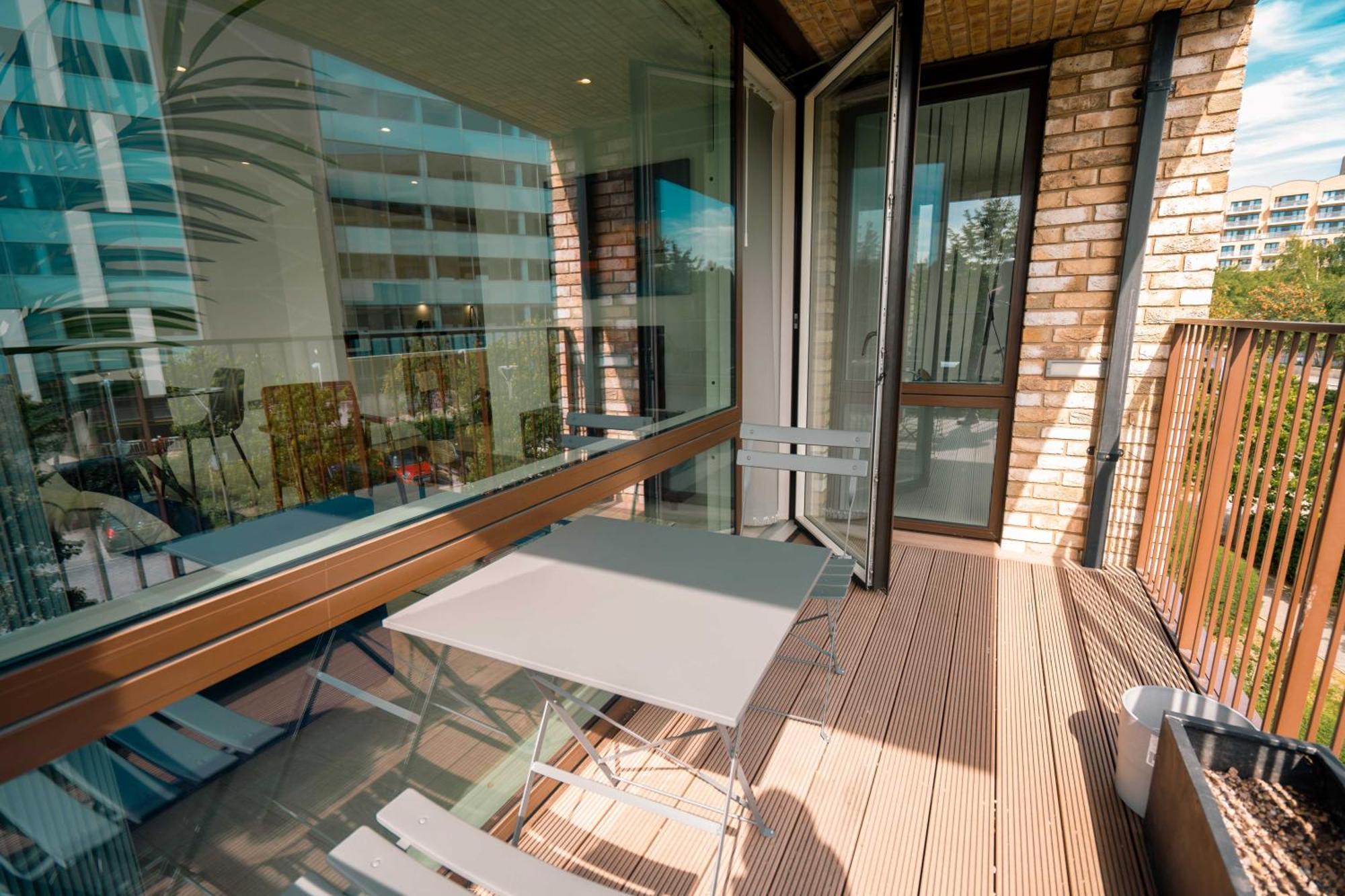 Abodess Near Wembley - 2bdr With Super King, Secure Free Parking & Balcony Views