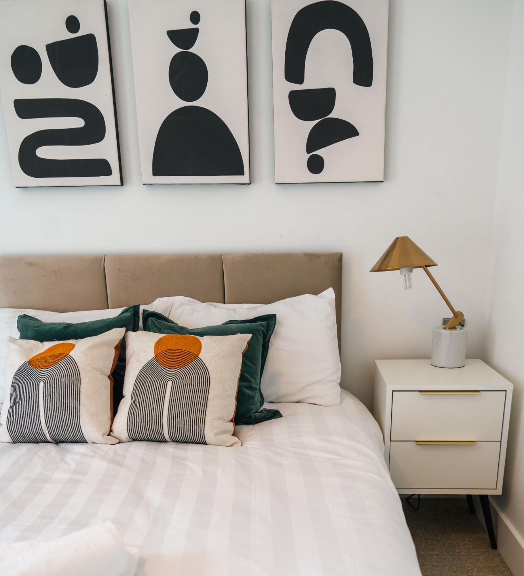 Abodess Near Wembley - 2bdr With Super King, Secure Free Parking & Balcony Views London