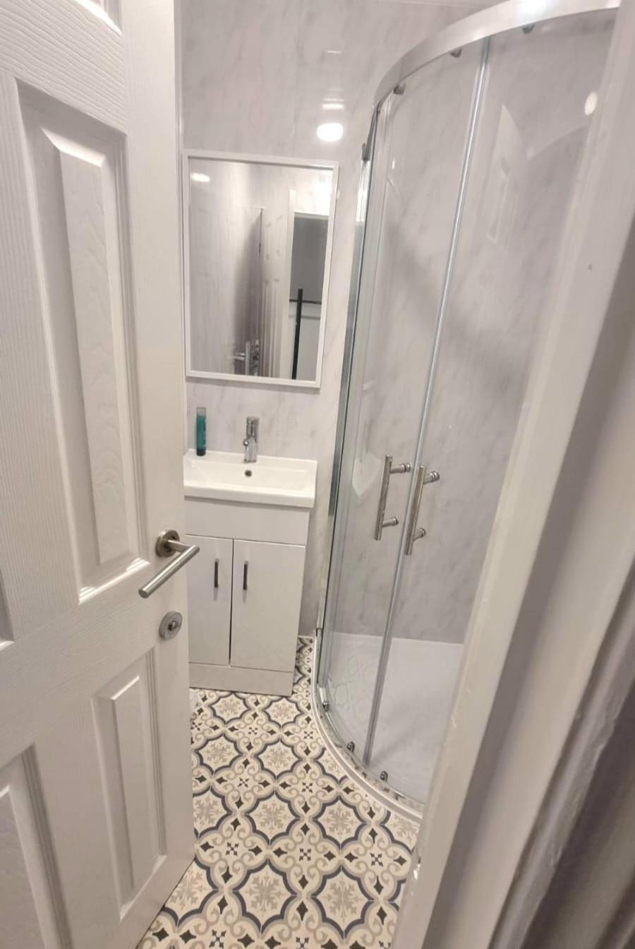 Gasthof En-suite Double - Leytonstone E11 *