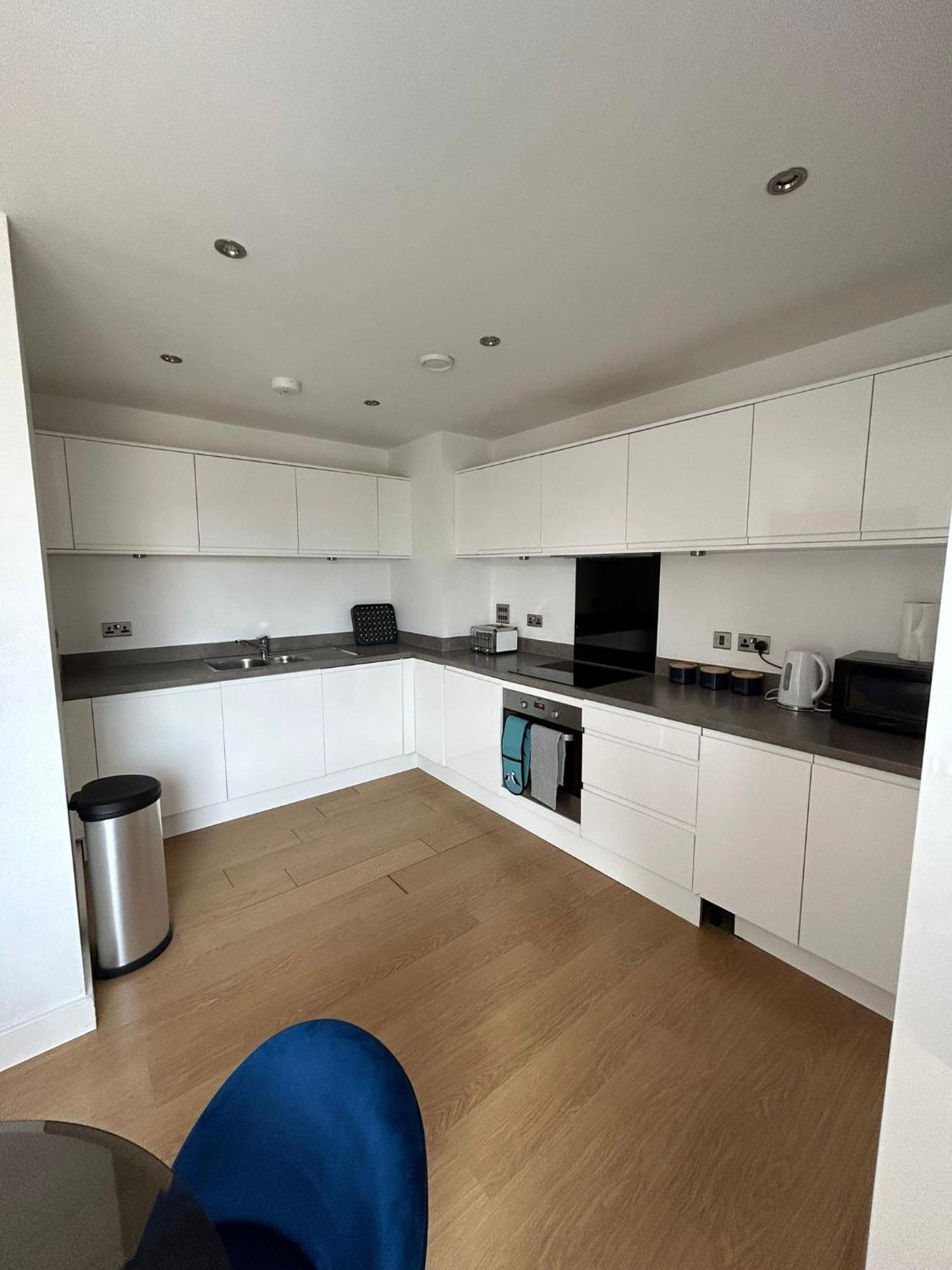 Stylish 3 Bed Near Downtown & Free Parking Apartamento *