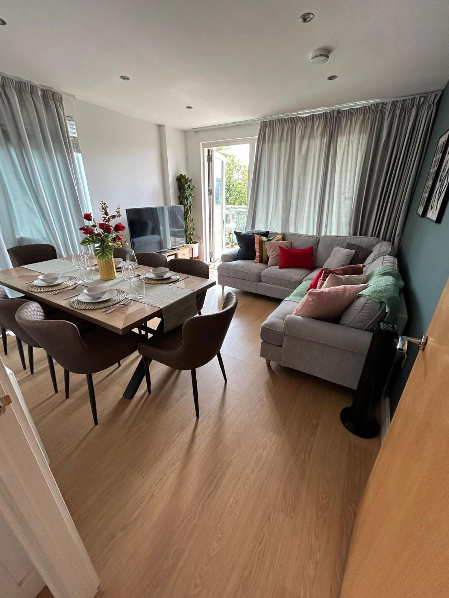 Apartamento Stylish 3 Bed Near Downtown & Free Parking Londres
