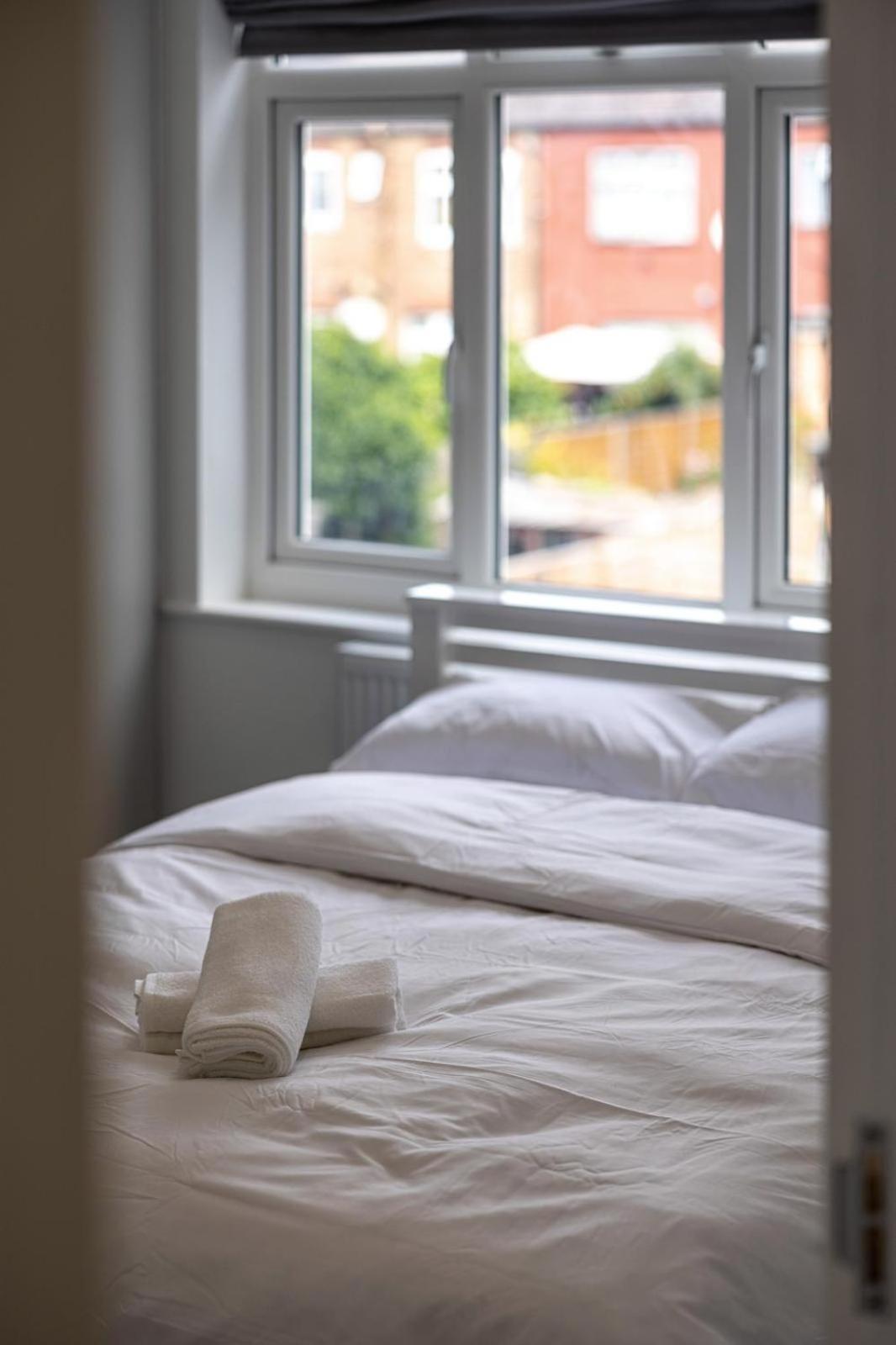 Modern With Driveway Parking For 2 Vehicles, Near Tottenham Hotspur Stadium, White Hart Lane Train Station Londres