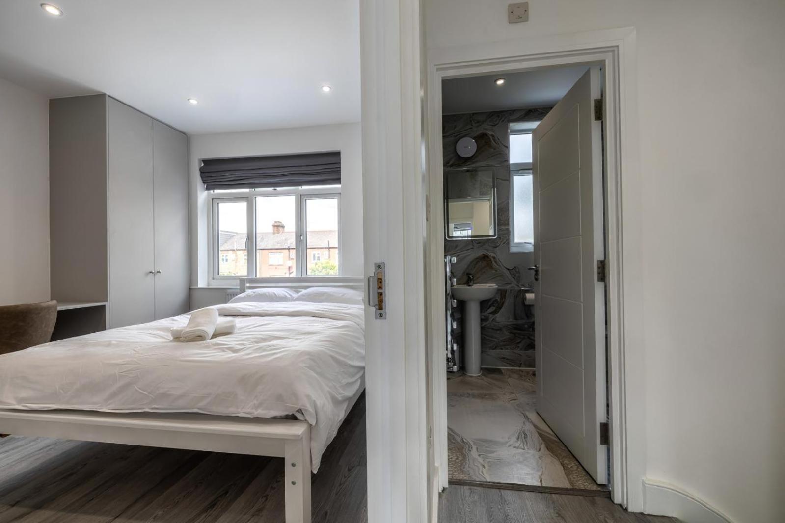 Modern With Driveway Parking For 2 Vehicles, Near Tottenham Hotspur Stadium, White Hart Lane Train Station Casa de férias