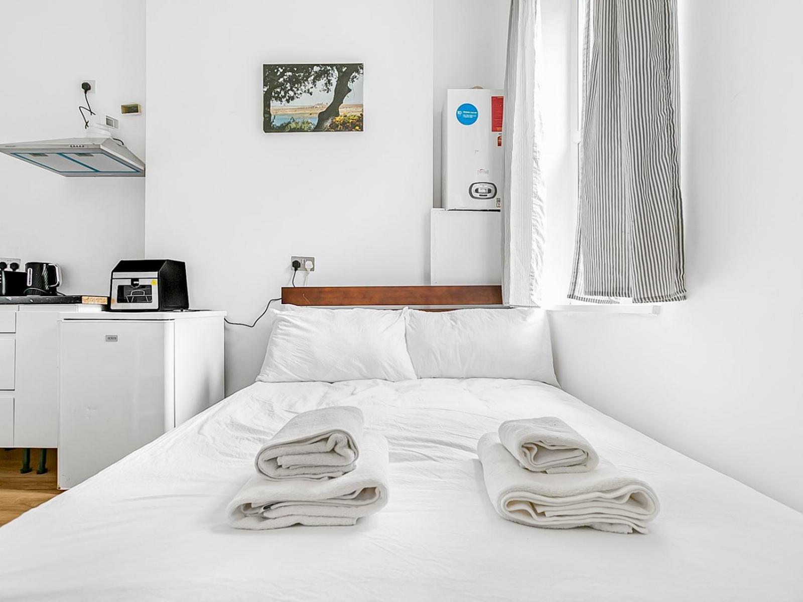 Cozy Brand New Studio In Hampsted Pass The Keys * London