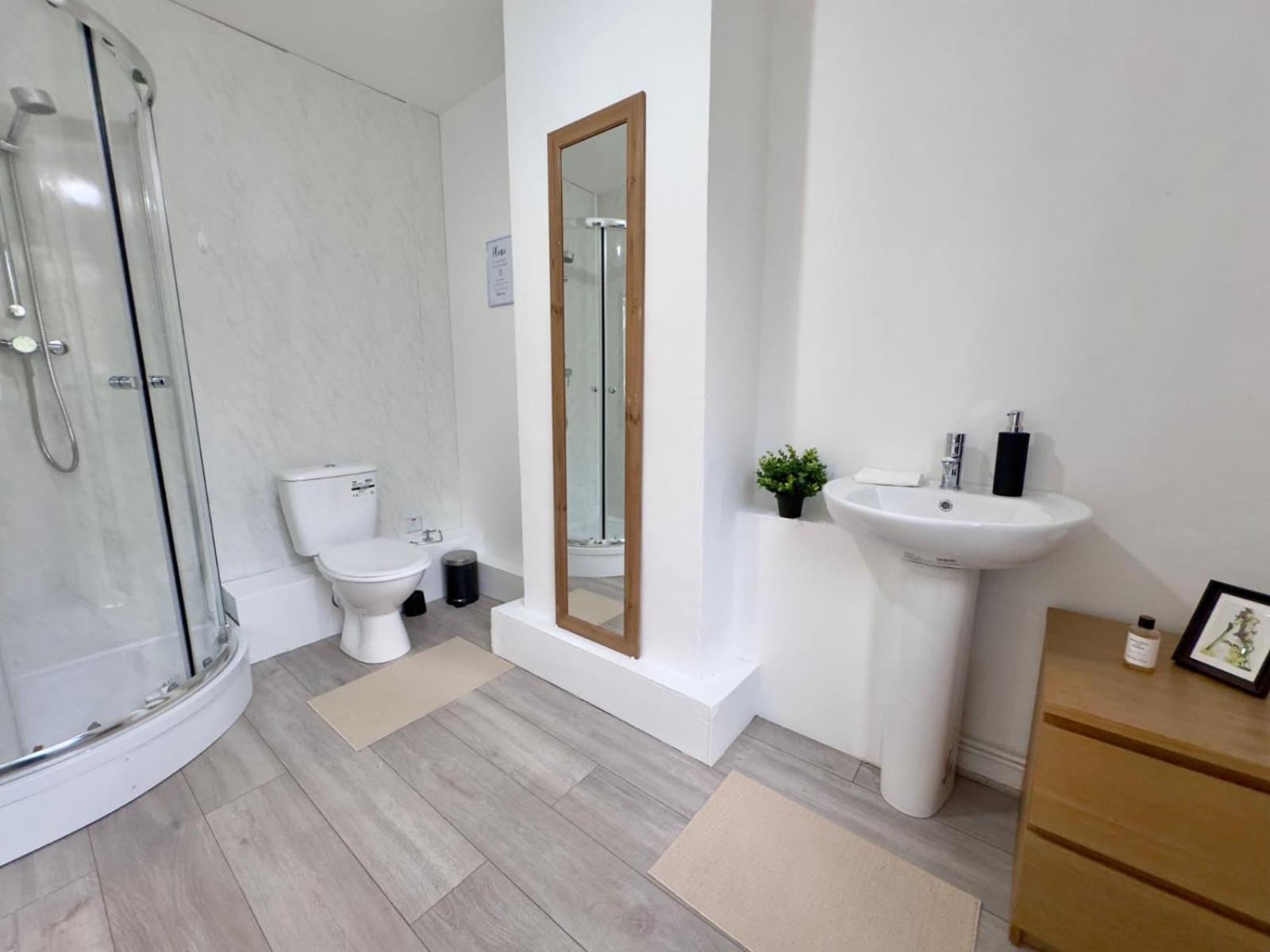 Homestay Buxton Court *