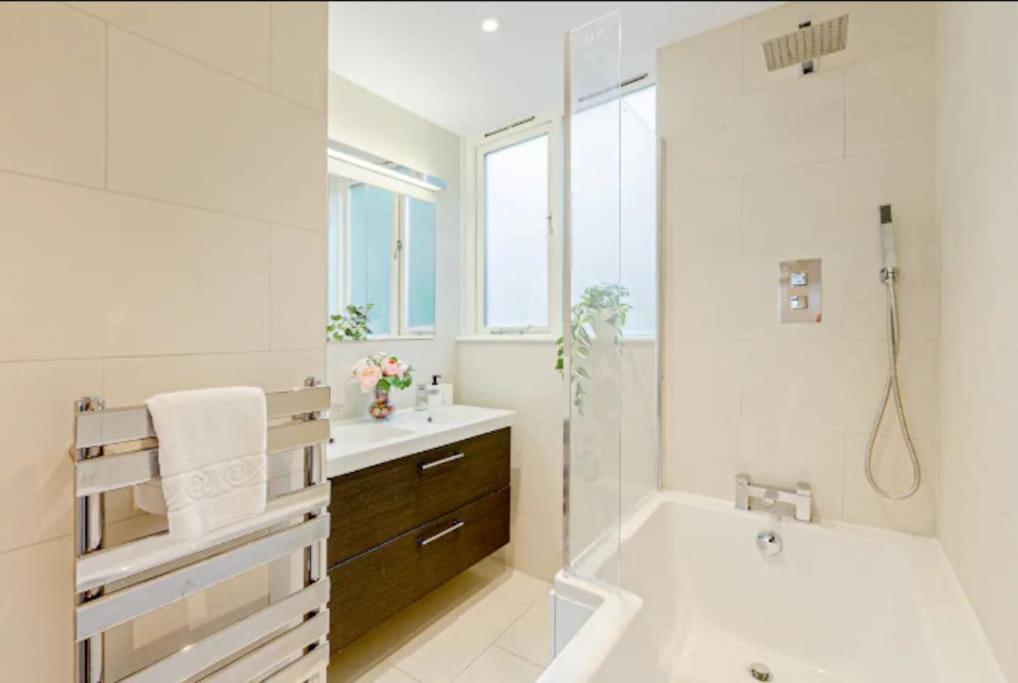 Gorgeous 4-level 3br - Check Profile