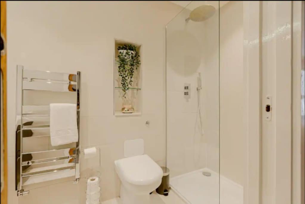 Apartment Gorgeous 4-level 3br - Check Profile