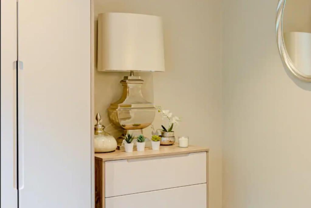 Gorgeous 4-level 3br - Check Profile Apartment London