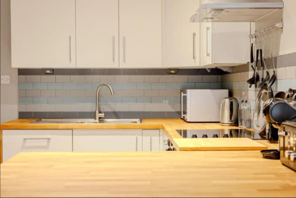 Apartment Gorgeous 4-level 3br - Check Profile *