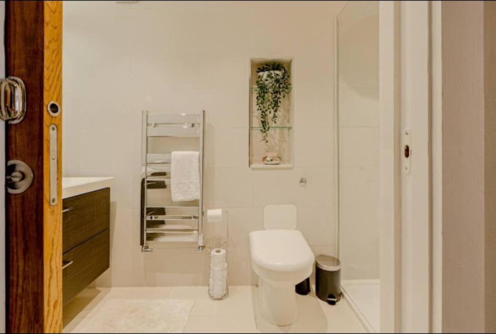 Apartment Gorgeous 4-level 3br - Check Profile London
