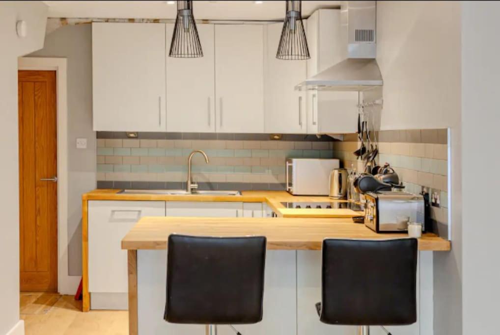 Gorgeous 4-level 3br - Check Profile Apartment *