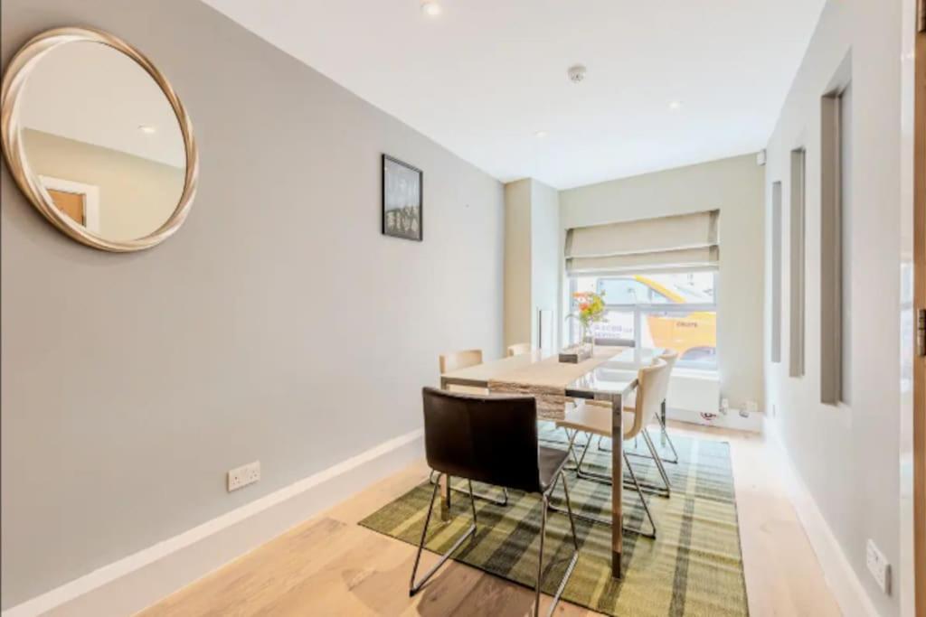 Gorgeous 4-level 3br - Check Profile Apartment London