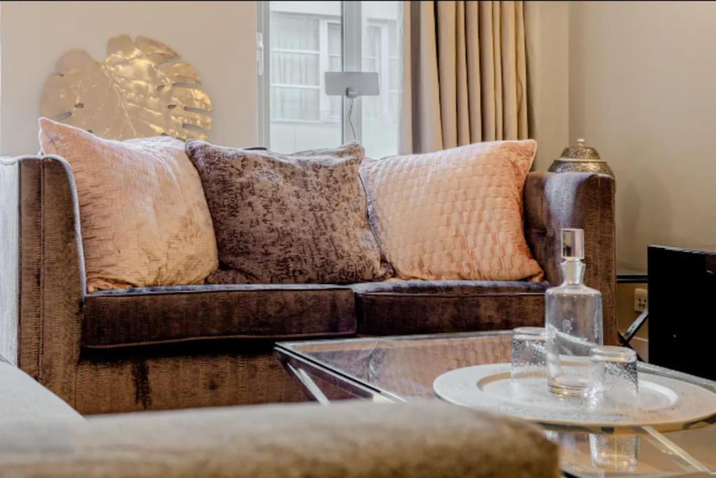 Gorgeous 4-level 3br - Check Profile London