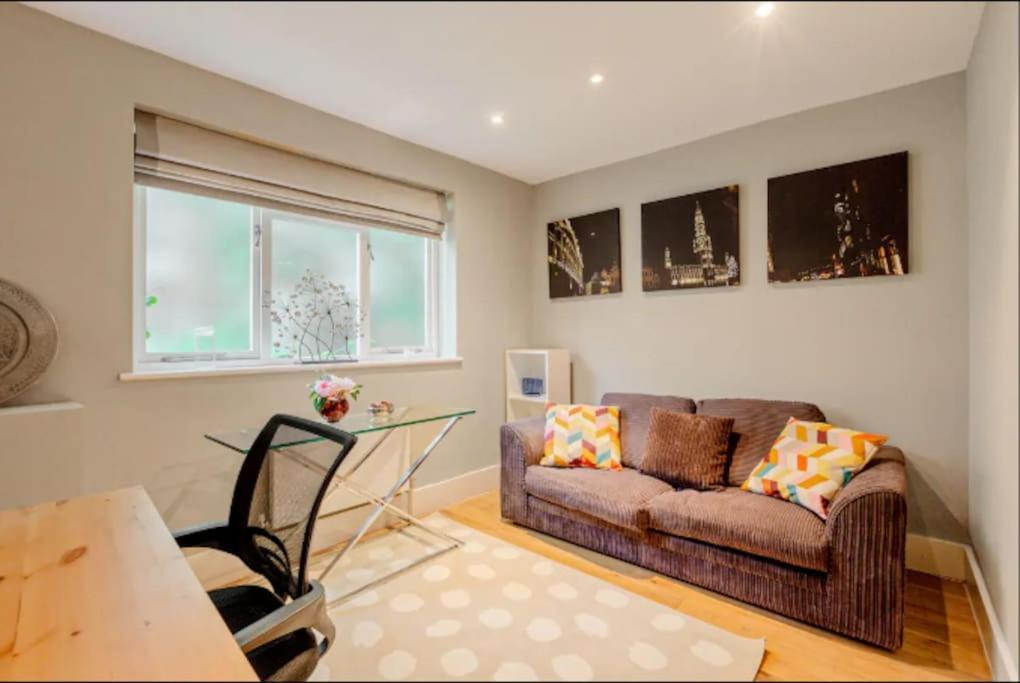 Apartment Gorgeous 4-level 3br - Check Profile London