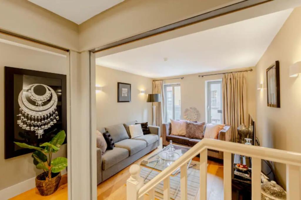 Apartment Gorgeous 4-level 3br - Check Profile *
