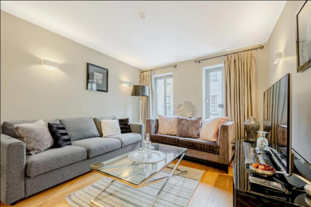 Gorgeous 4-level 3br - Check Profile Apartment London
