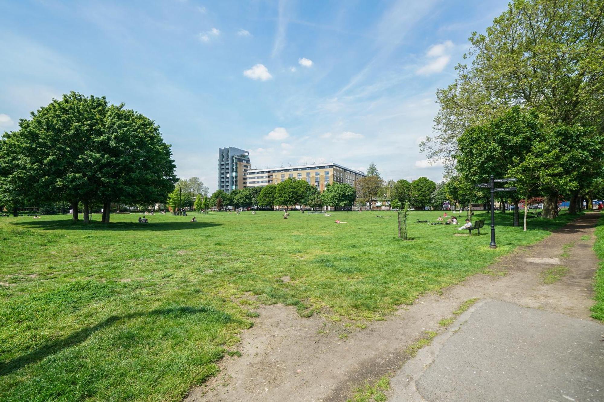 2 Bed Garden Sleeps 6 Short Walk To Old Street Apartment *