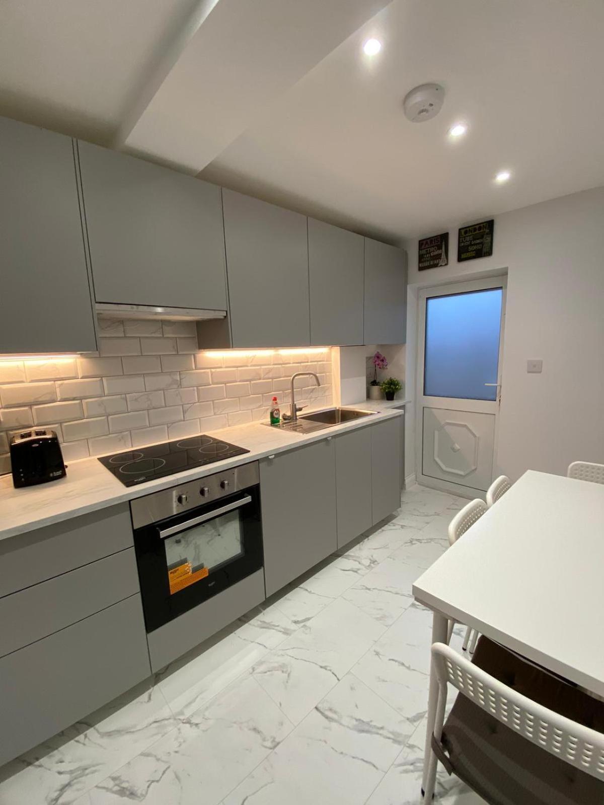 Beautiful Newly Renovated House Sleeps 6 People, Only 12 Minutes By Tube To Oxford Circus Holiday home
