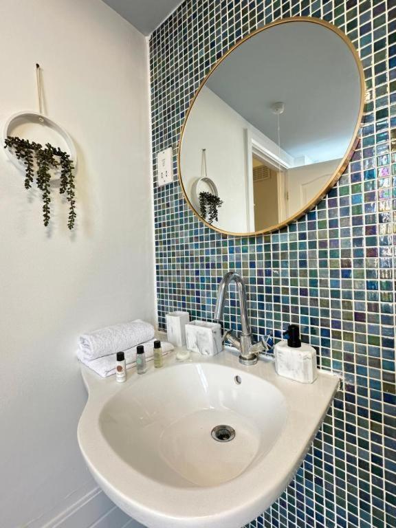 Three Bedroom Near Hyde Park Apartamento *