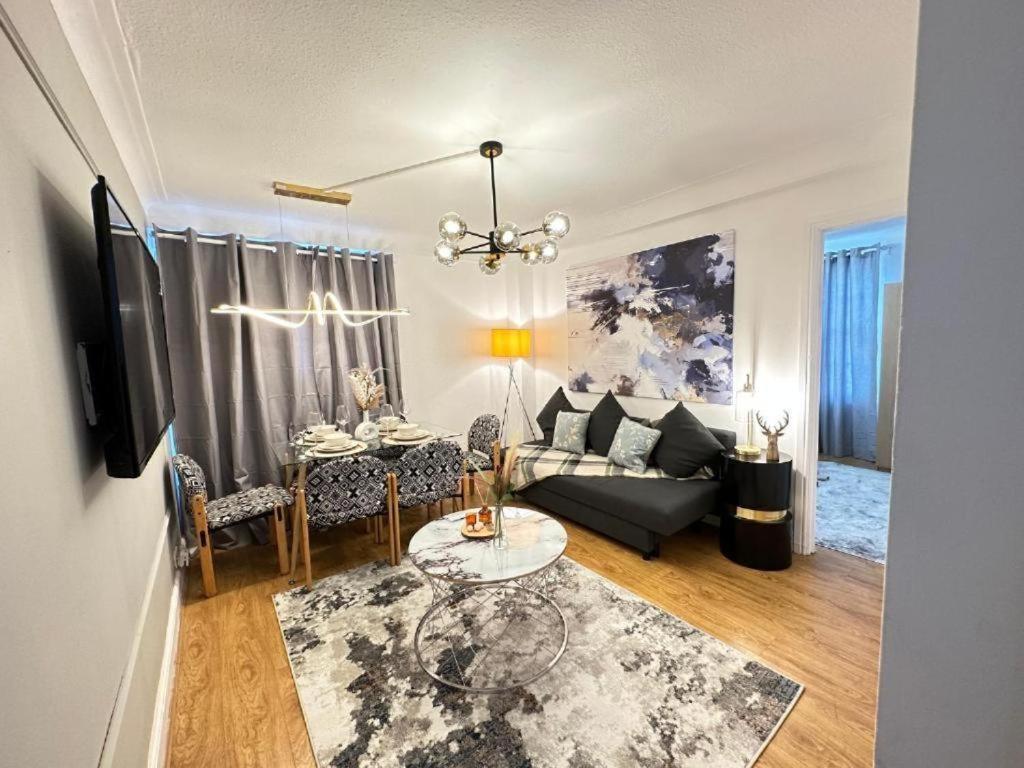 Three Bedroom Near Hyde Park Apartamento *